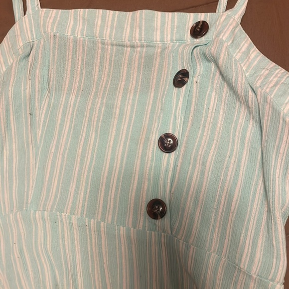 I’m selling this cropped tank top from moral fiber size large - Picture 2 of 3